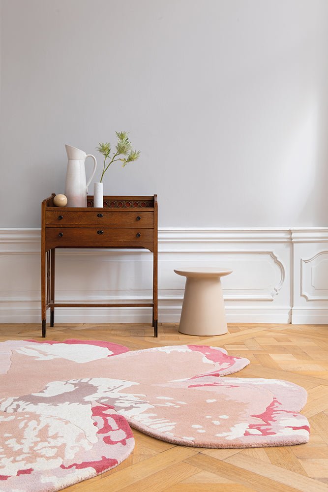 Ted Baker Shaped Magnolia Light Pink Round 162302BC - TED - 162302 - 150X150Rugtastic