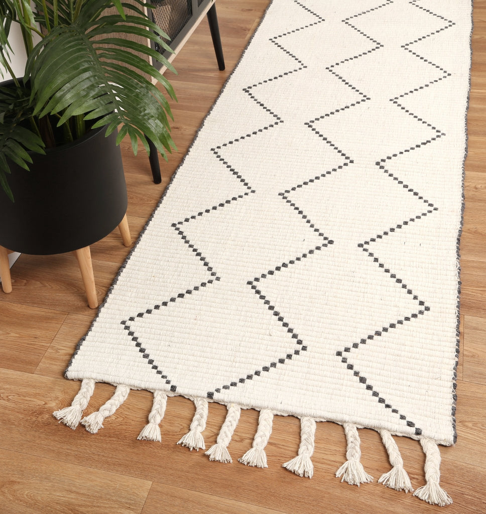Gaza Diamond Tassel Cream RugGOA803D2CRERugtastic