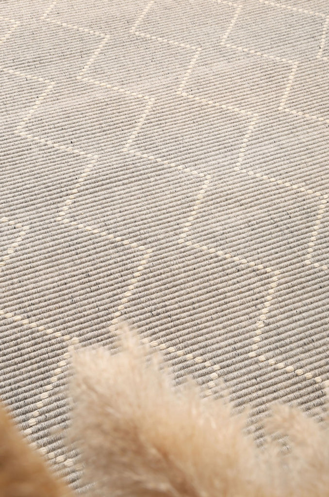 Gaza Diamond Tassel Grey RugGOA803D2GRERugtastic